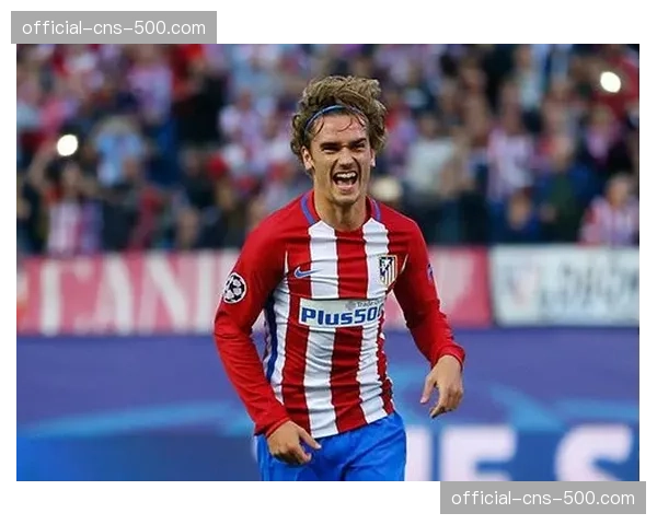 点球罚进后，格列兹曼冲向客队看台与马竞球迷庆祝